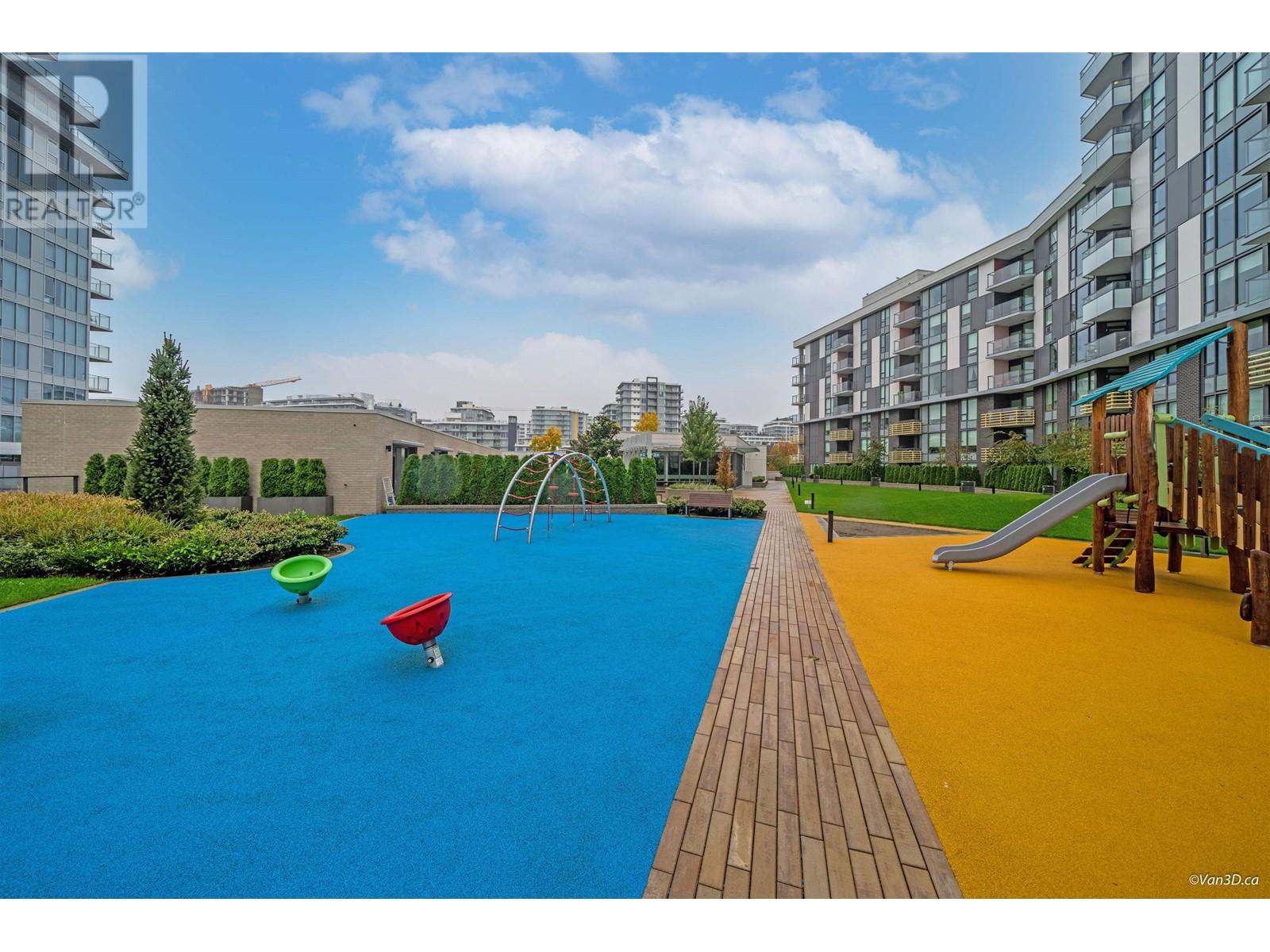 Listing Picture 28 of 29 : 407 3699 SEXSMITH ROAD, Richmond / 烈治文 - 魯藝地產 Yvonne Lu Group - MLS Medallion Club Member