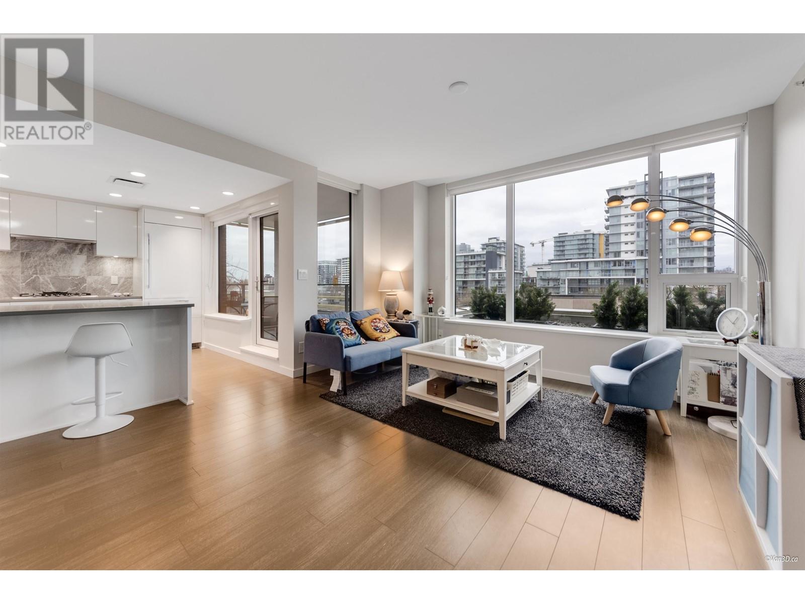 Listing Picture 3 of 29 : 407 3699 SEXSMITH ROAD, Richmond / 烈治文 - 魯藝地產 Yvonne Lu Group - MLS Medallion Club Member