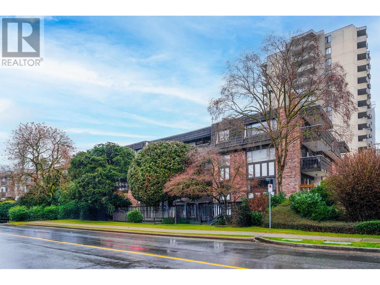 207 1610 Chesterfield Avenue, North Vancouver, British Columbia  V7N 2N7 - Photo 1 - R2969877
