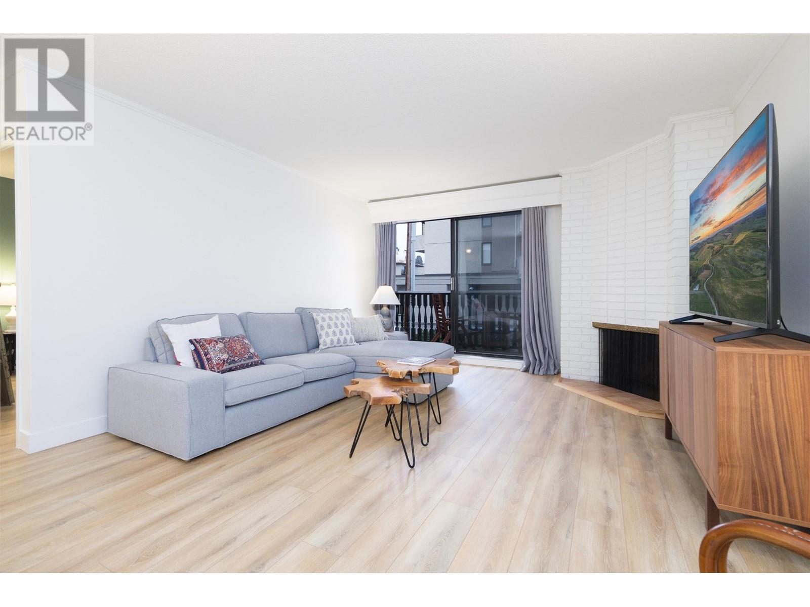 207 1610 Chesterfield Avenue, North Vancouver, British Columbia  V7N 2N7 - Photo 3 - R2969877
