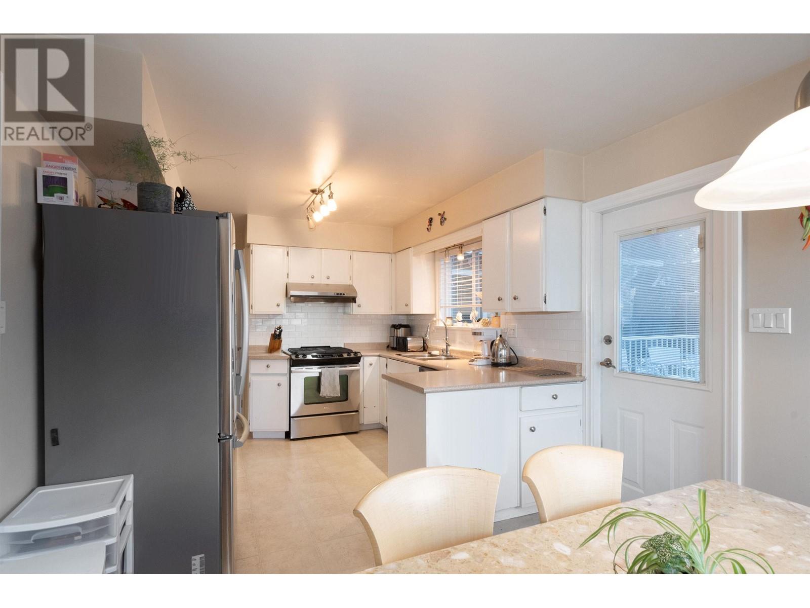 Listing Picture 10 of 40 : 5415 IVAR PLACE, Burnaby / 本拿比 - 魯藝地產 Yvonne Lu Group - MLS Medallion Club Member
