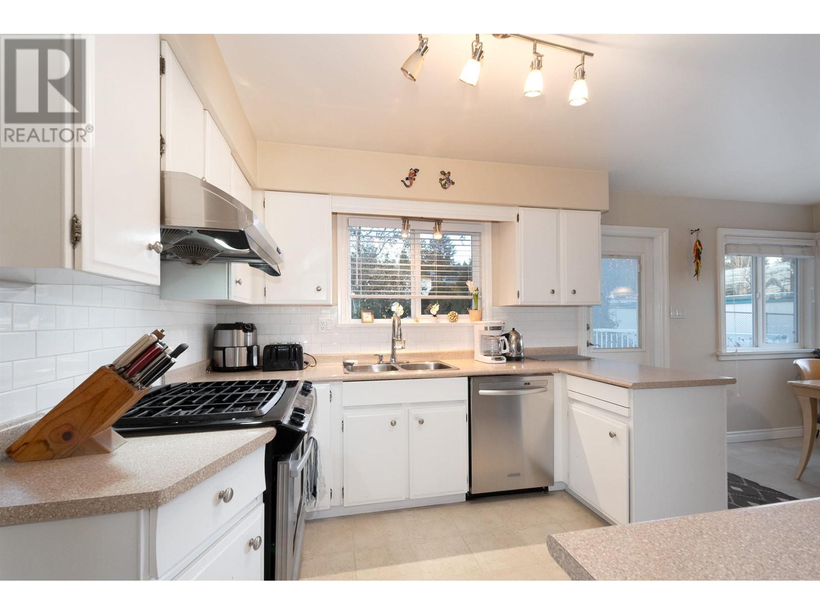 Listing Picture 12 of 40 : 5415 IVAR PLACE, Burnaby / 本拿比 - 魯藝地產 Yvonne Lu Group - MLS Medallion Club Member