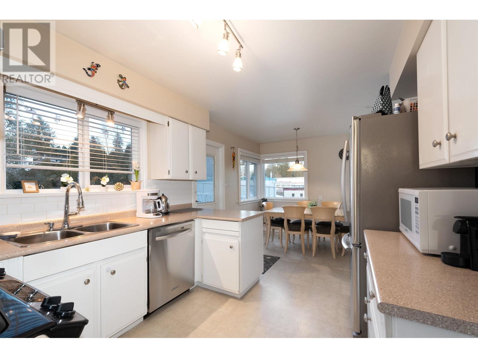 Listing Picture 13 of 40 : 5415 IVAR PLACE, Burnaby / 本拿比 - 魯藝地產 Yvonne Lu Group - MLS Medallion Club Member