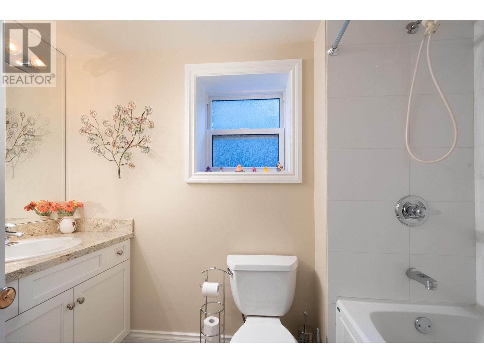 Listing Picture 26 of 40 : 5415 IVAR PLACE, Burnaby / 本拿比 - 魯藝地產 Yvonne Lu Group - MLS Medallion Club Member