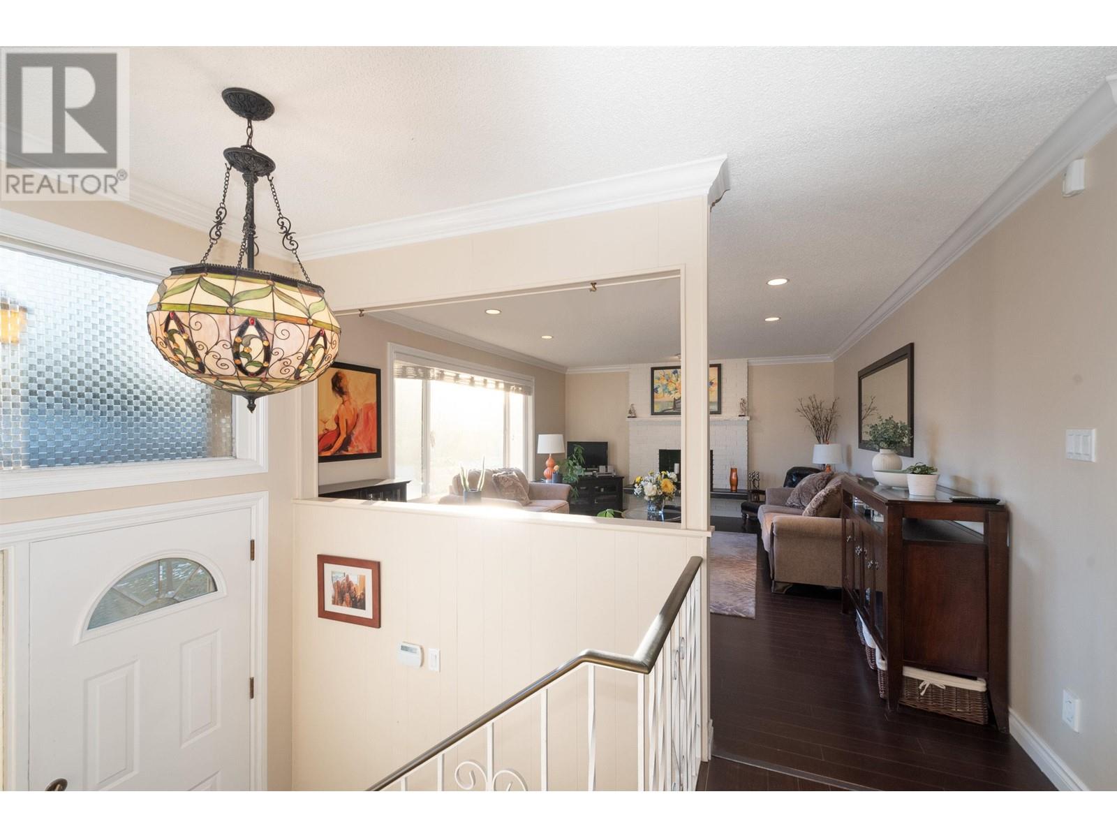 Listing Picture 3 of 40 : 5415 IVAR PLACE, Burnaby / 本拿比 - 魯藝地產 Yvonne Lu Group - MLS Medallion Club Member
