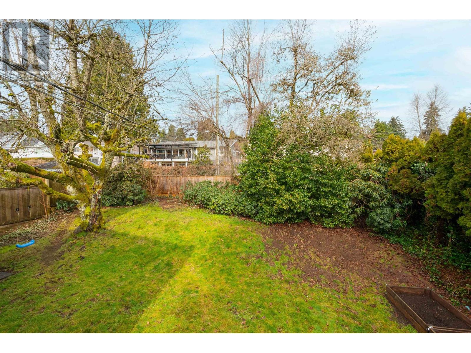 Listing Picture 30 of 40 : 5415 IVAR PLACE, Burnaby / 本拿比 - 魯藝地產 Yvonne Lu Group - MLS Medallion Club Member