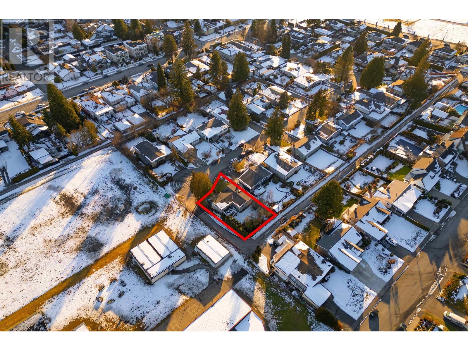 Listing Picture 36 of 40 : 5415 IVAR PLACE, Burnaby / 本拿比 - 魯藝地產 Yvonne Lu Group - MLS Medallion Club Member