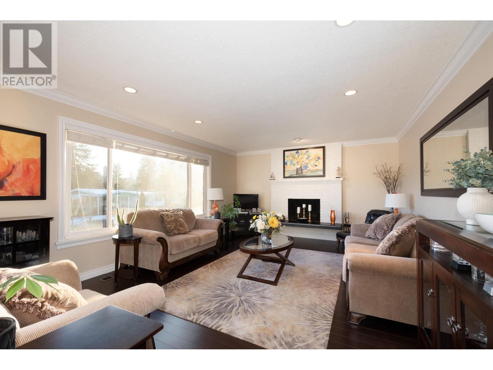 Listing Picture 4 of 40 : 5415 IVAR PLACE, Burnaby / 本拿比 - 魯藝地產 Yvonne Lu Group - MLS Medallion Club Member