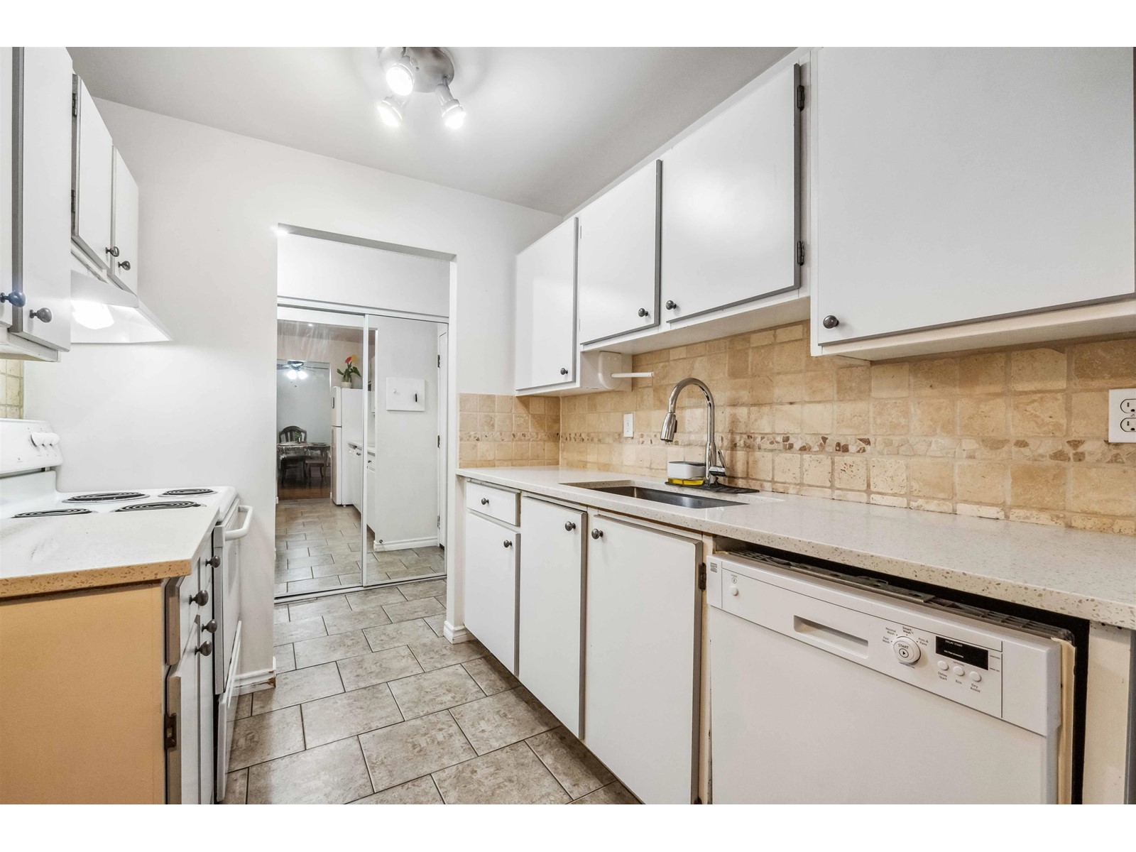 204 10680 151a Street, Surrey, British Columbia  V3R 8T4 - Photo 7 - R2969195
