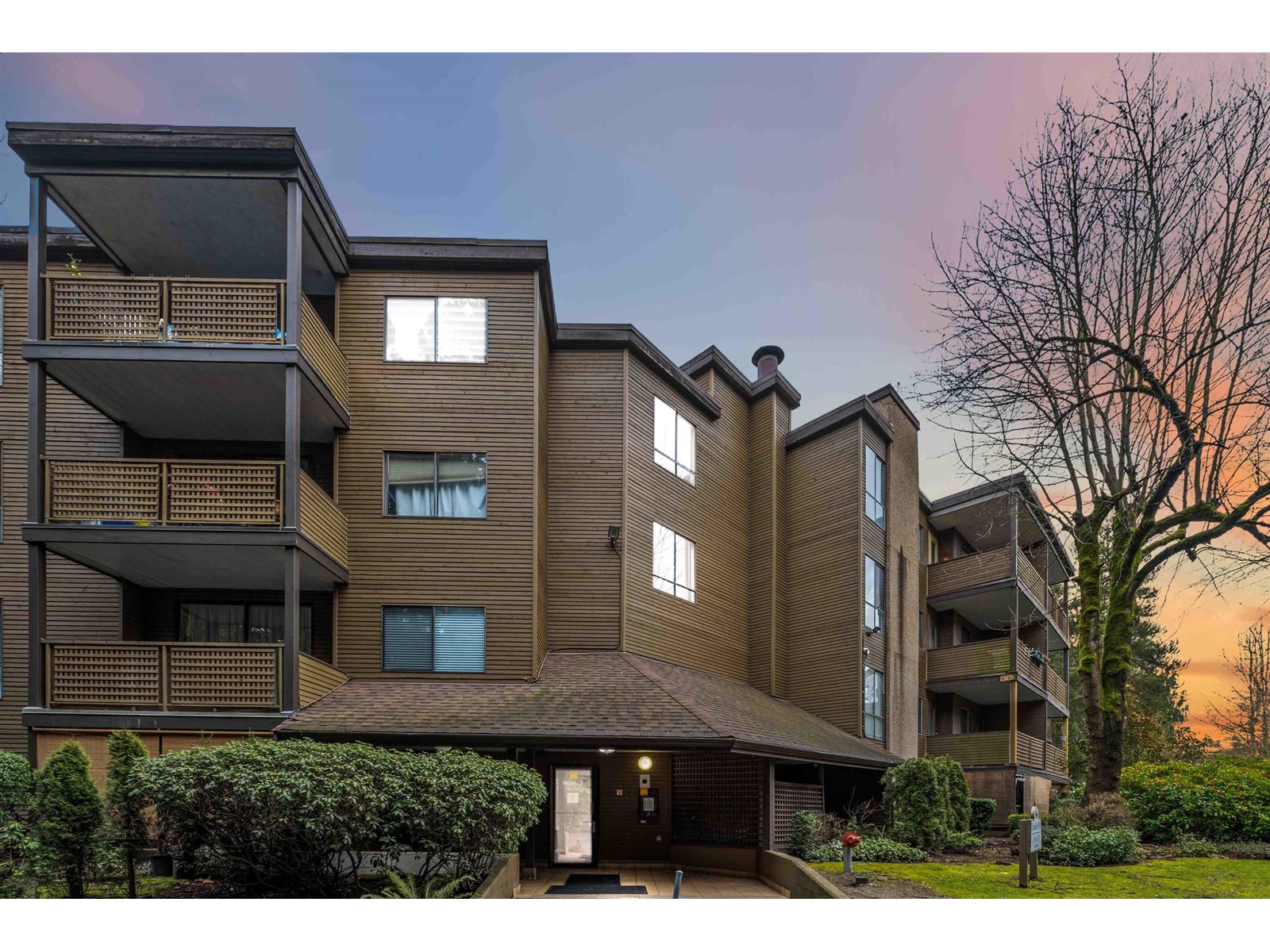 204 10680 151a Street, Surrey, British Columbia  V3R 8T4 - Photo 2 - R2969195