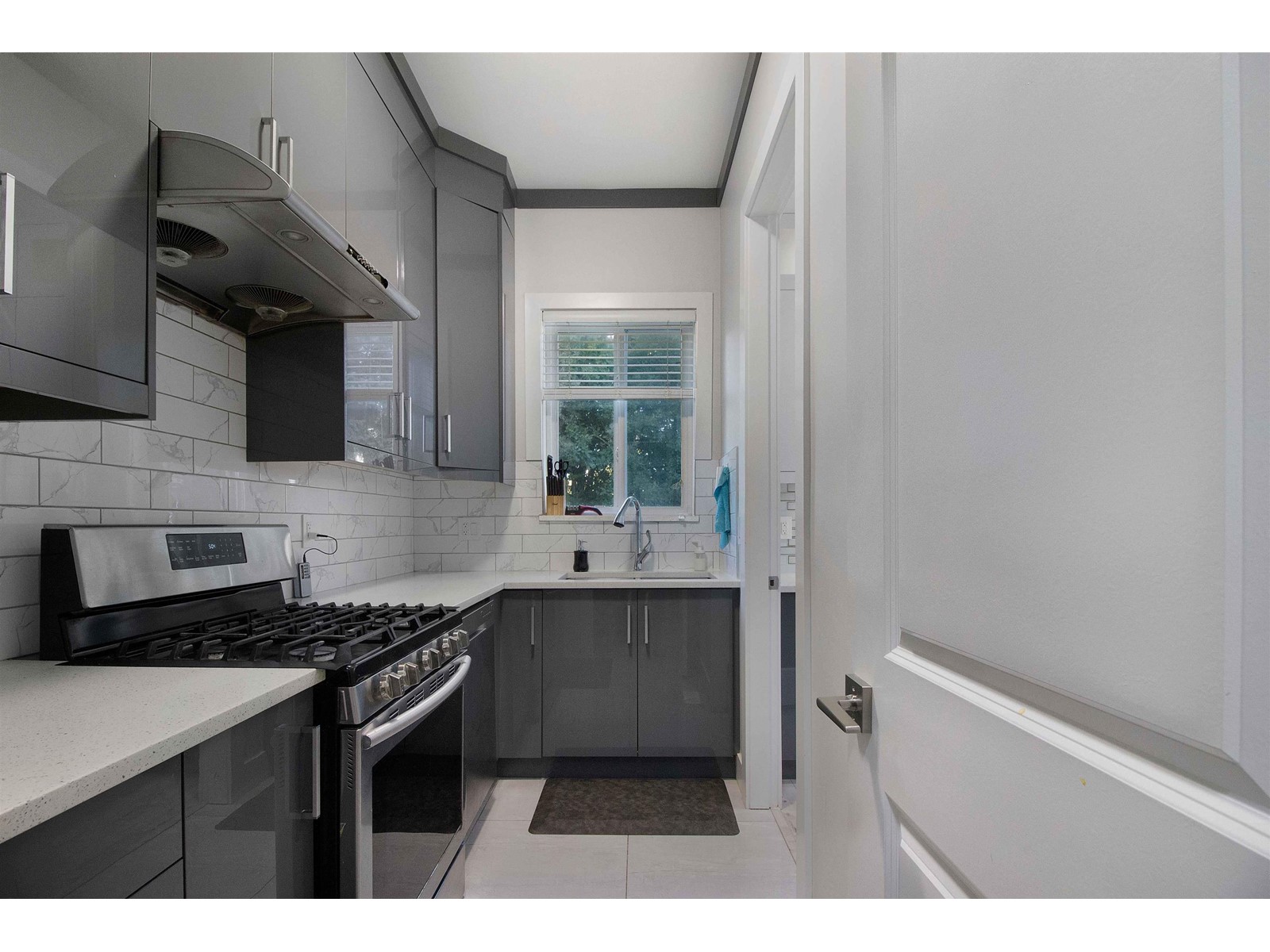 6870 197b Street, Langley, British Columbia  V2Y 3H4 - Photo 11 - R2963502