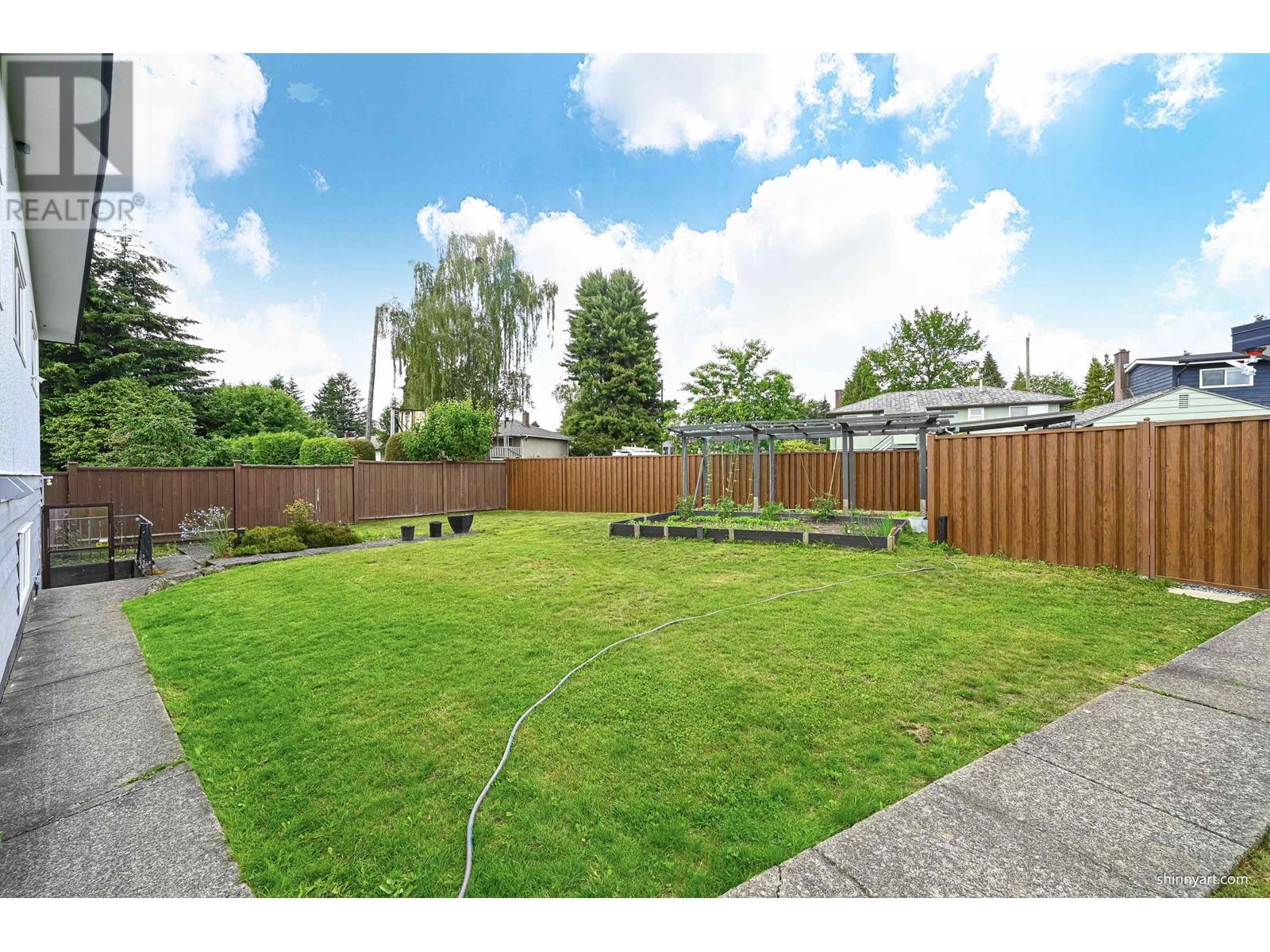 Listing Picture 35 of 38 : 6855 YEOVIL PLACE, Burnaby / 本拿比 - 魯藝地產 Yvonne Lu Group - MLS Medallion Club Member
