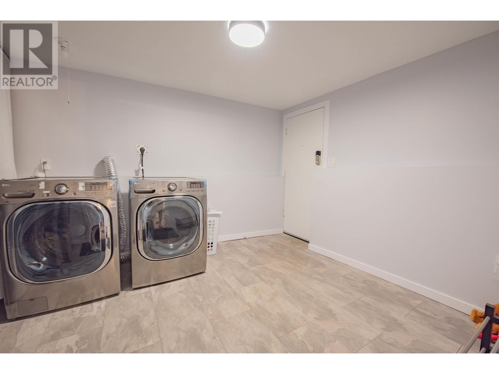 Listing Picture 30 of 38 : 6855 YEOVIL PLACE, Burnaby / 本拿比 - 魯藝地產 Yvonne Lu Group - MLS Medallion Club Member