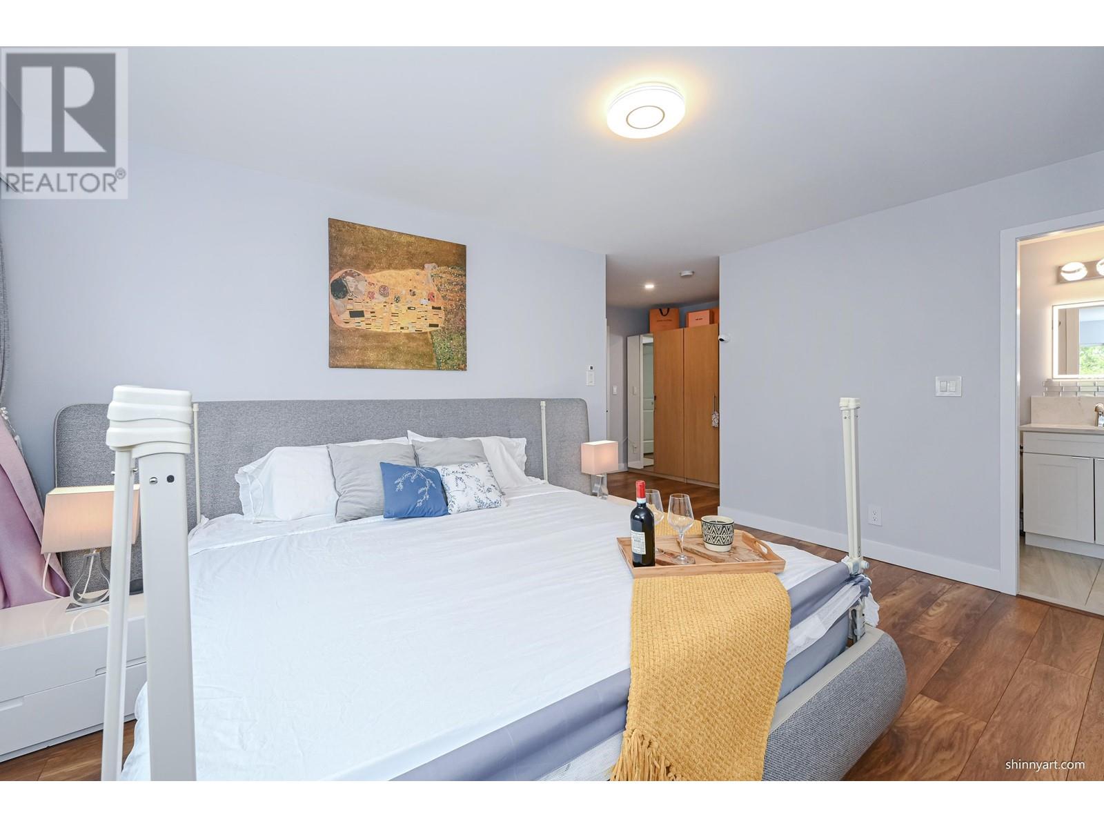 Listing Picture 13 of 38 : 6855 YEOVIL PLACE, Burnaby / 本拿比 - 魯藝地產 Yvonne Lu Group - MLS Medallion Club Member
