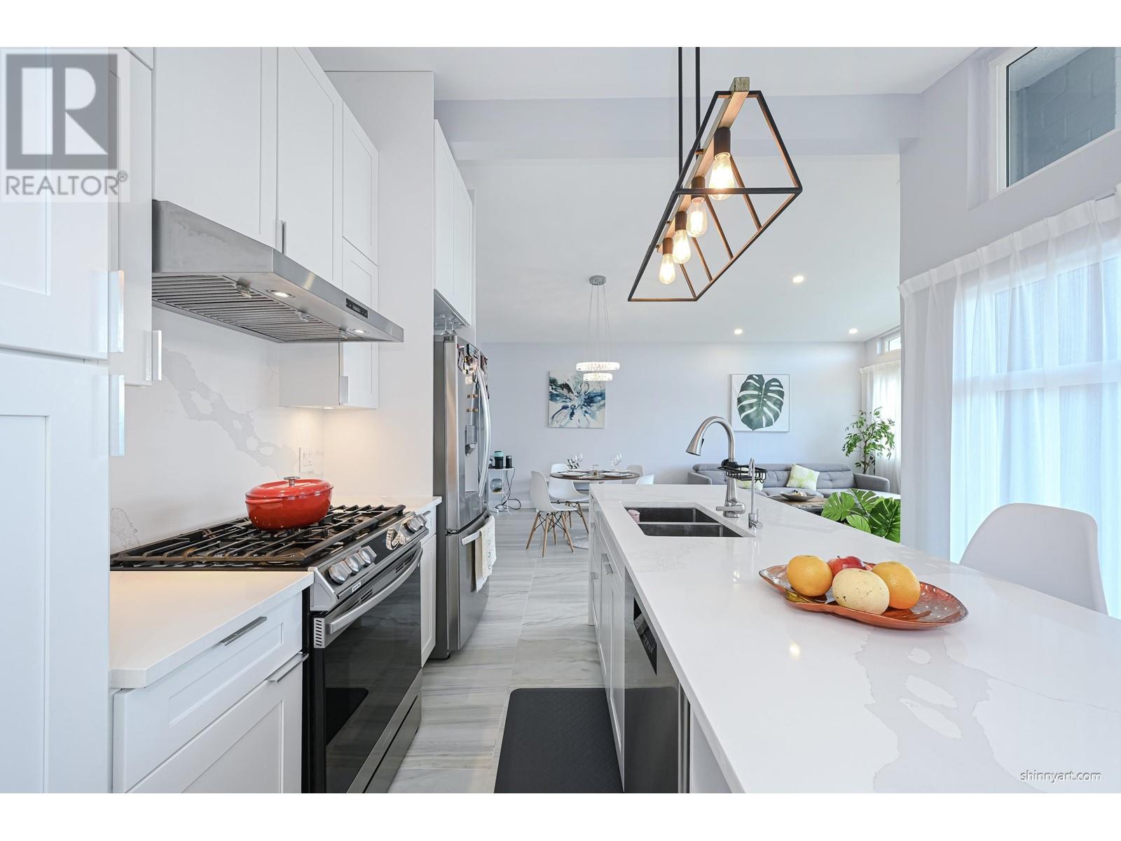 Listing Picture 10 of 38 : 6855 YEOVIL PLACE, Burnaby / 本拿比 - 魯藝地產 Yvonne Lu Group - MLS Medallion Club Member