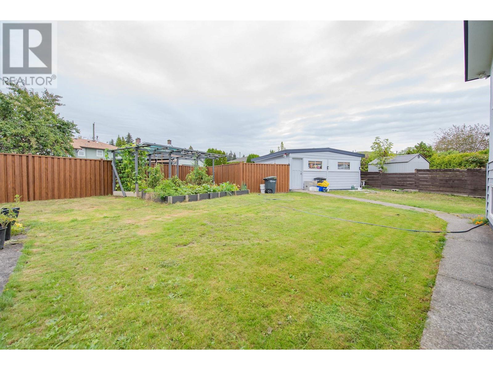 Listing Picture 36 of 38 : 6855 YEOVIL PLACE, Burnaby / 本拿比 - 魯藝地產 Yvonne Lu Group - MLS Medallion Club Member
