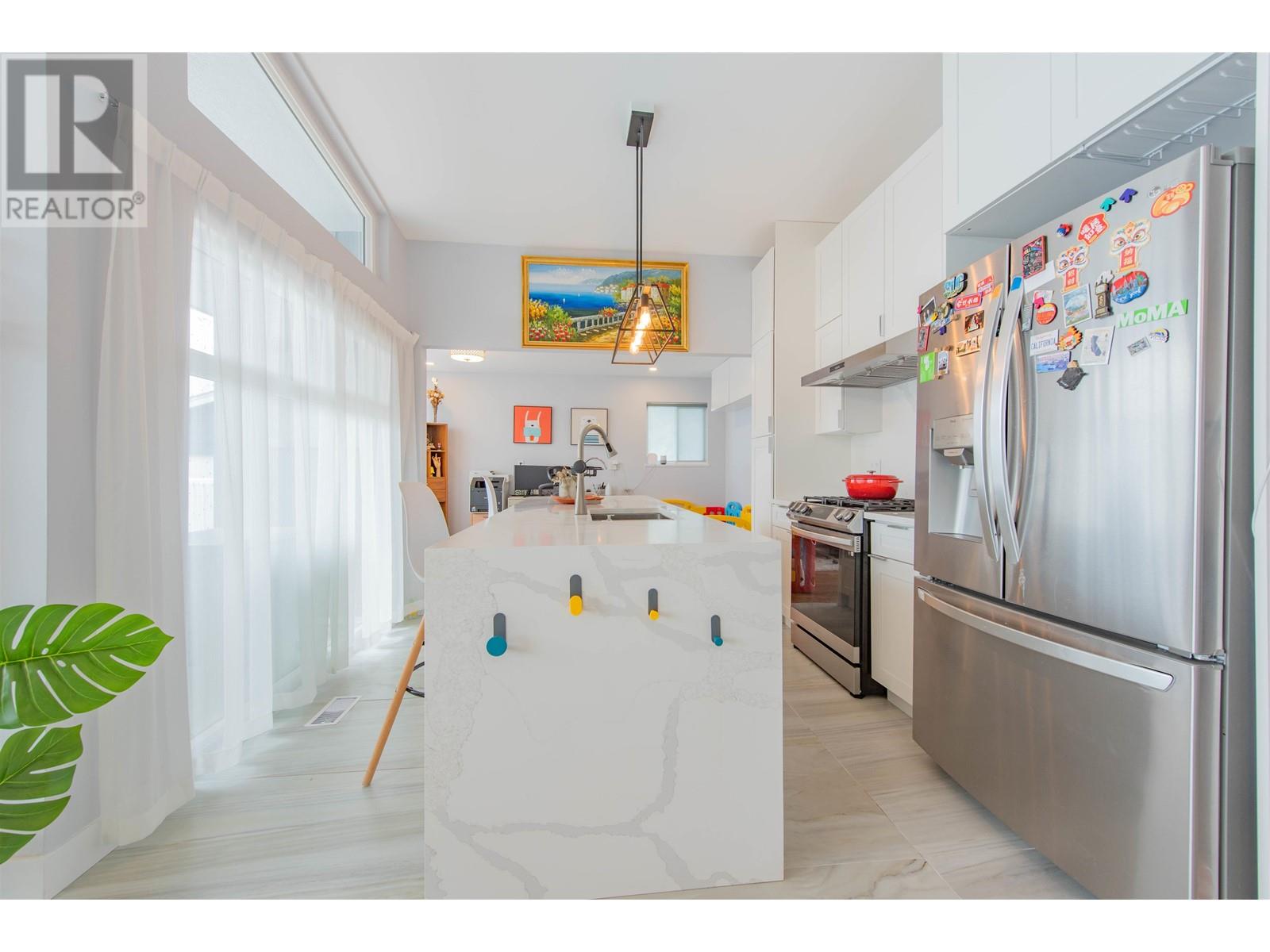 Listing Picture 7 of 38 : 6855 YEOVIL PLACE, Burnaby / 本拿比 - 魯藝地產 Yvonne Lu Group - MLS Medallion Club Member