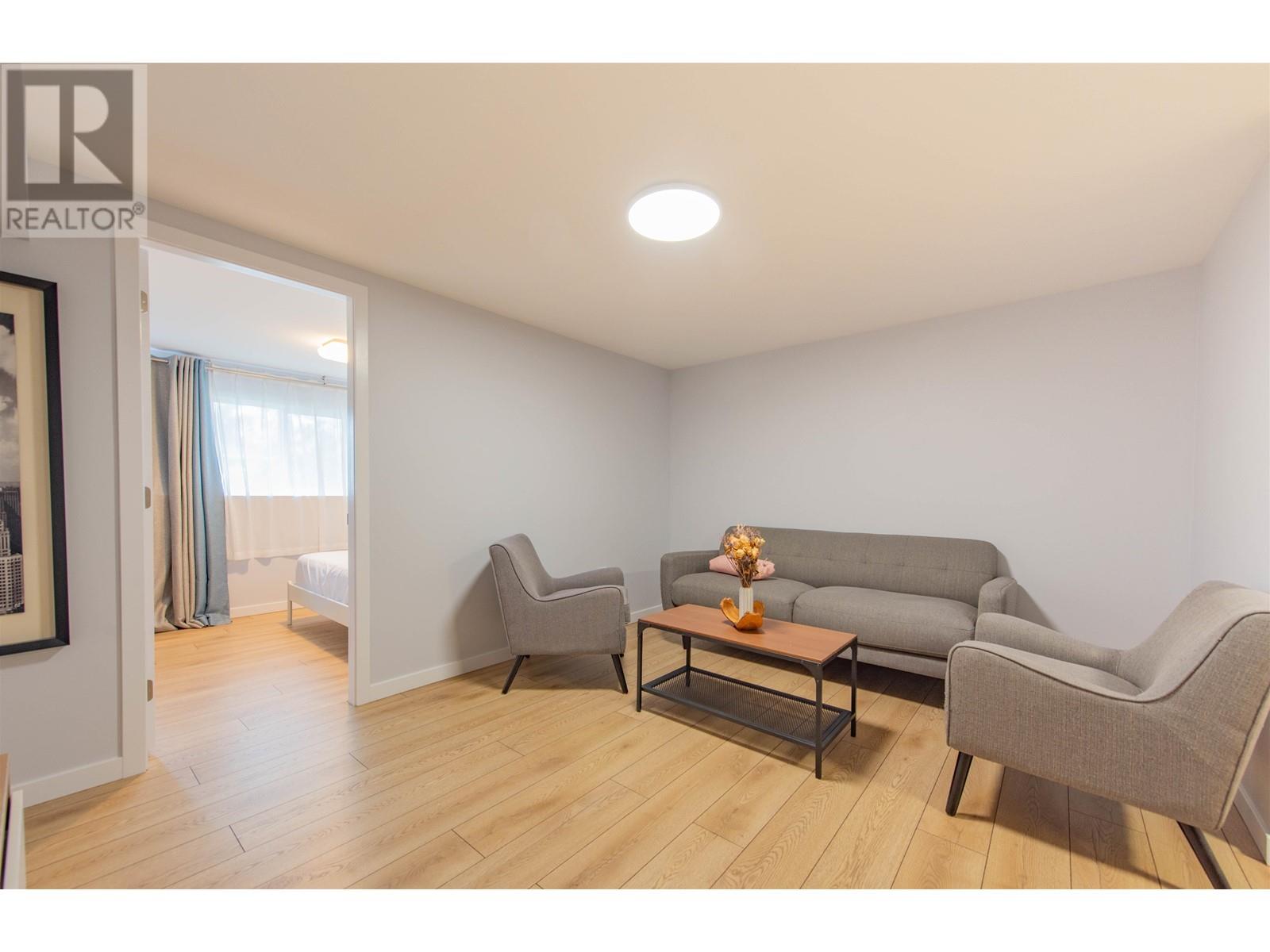 Listing Picture 25 of 38 : 6855 YEOVIL PLACE, Burnaby / 本拿比 - 魯藝地產 Yvonne Lu Group - MLS Medallion Club Member
