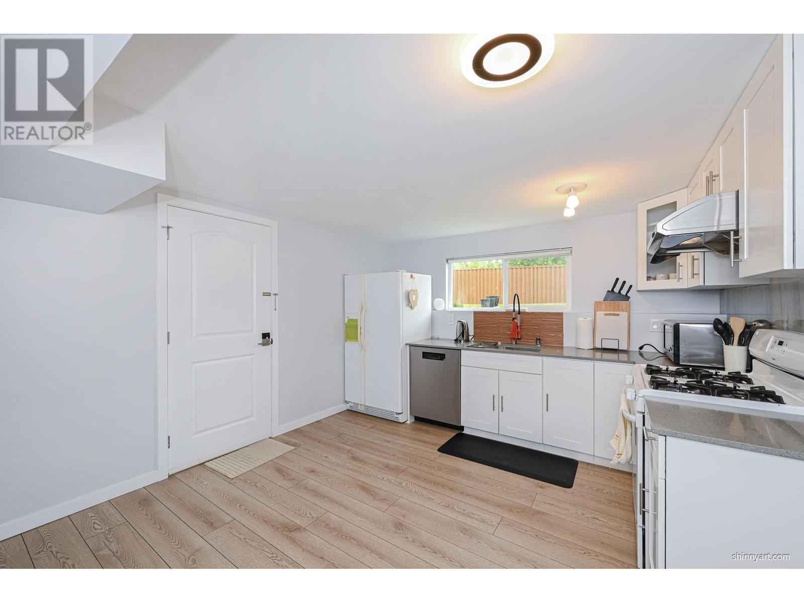Listing Picture 24 of 38 : 6855 YEOVIL PLACE, Burnaby / 本拿比 - 魯藝地產 Yvonne Lu Group - MLS Medallion Club Member