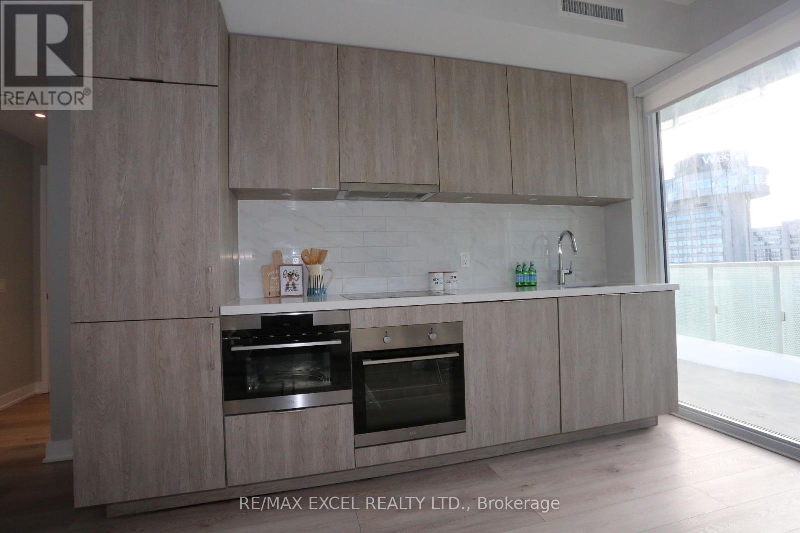2705 - 15 Queens Quay E, Toronto, Ontario  M5E 0C5 - Photo 7 - C11984178