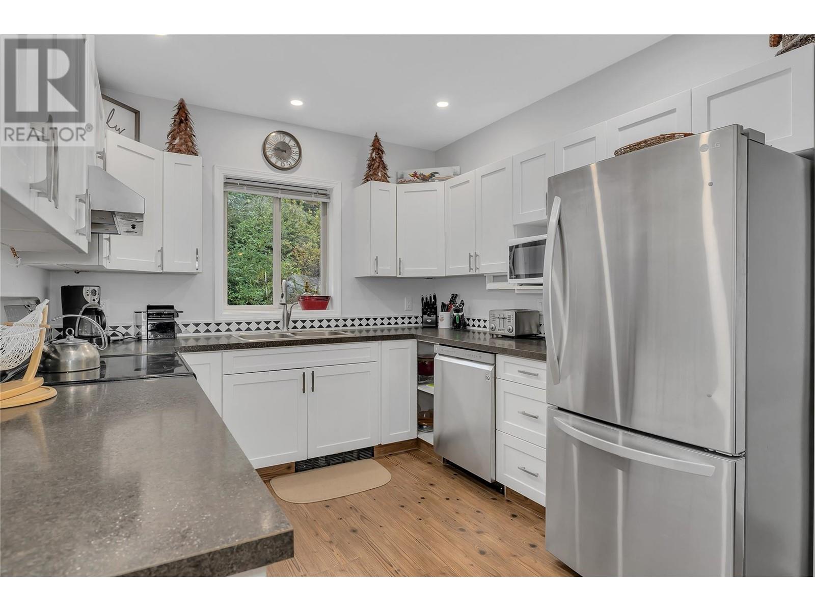 5882 Snow Pines Crescent Unit# A, Kelowna, British Columbia  V1P 1T4 - Photo 4 - 10336158