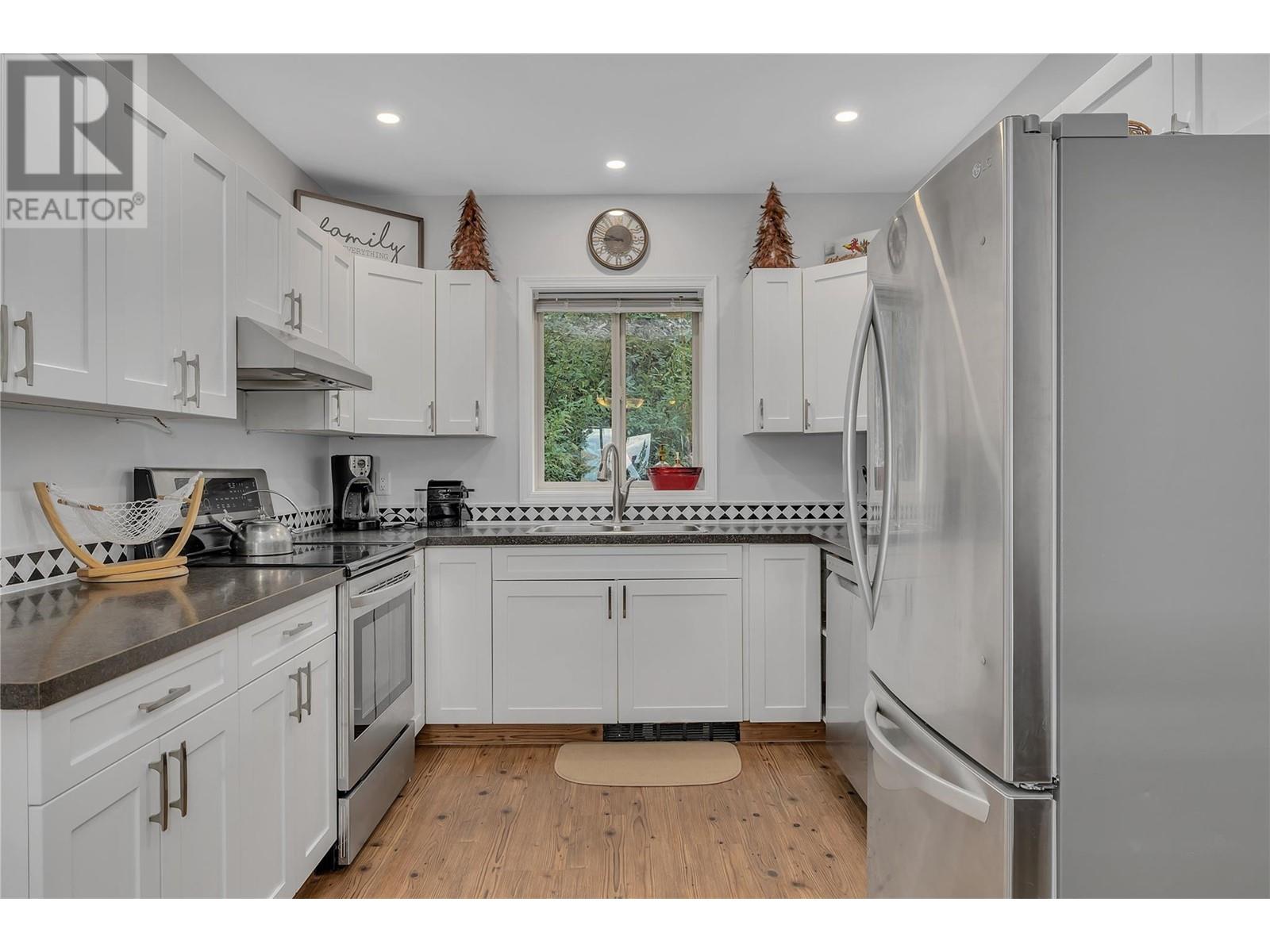 5882 Snow Pines Crescent Unit# A, Kelowna, British Columbia  V1P 1T4 - Photo 6 - 10336158