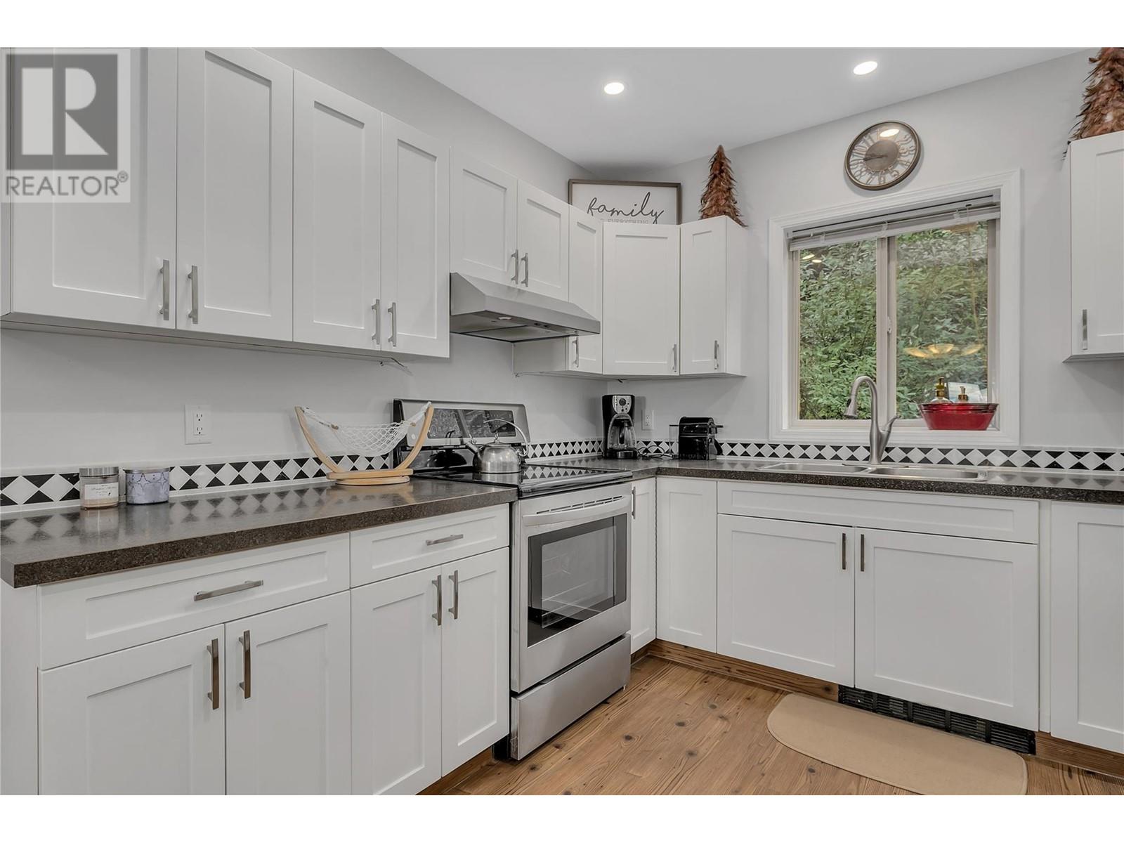 5882 Snow Pines Crescent Unit# A, Kelowna, British Columbia  V1P 1T4 - Photo 5 - 10336158