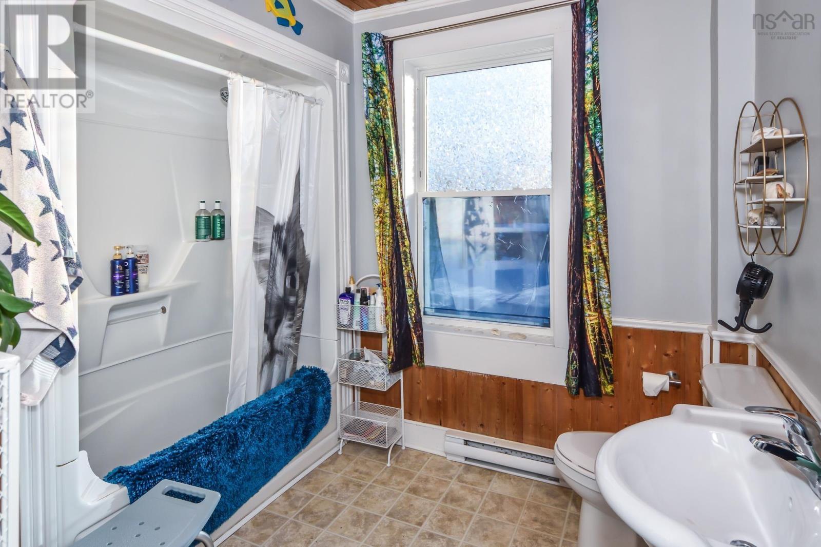 214 High Street, Bridgewater, Nova Scotia  B4V 1W3 - Photo 13 - 202503477