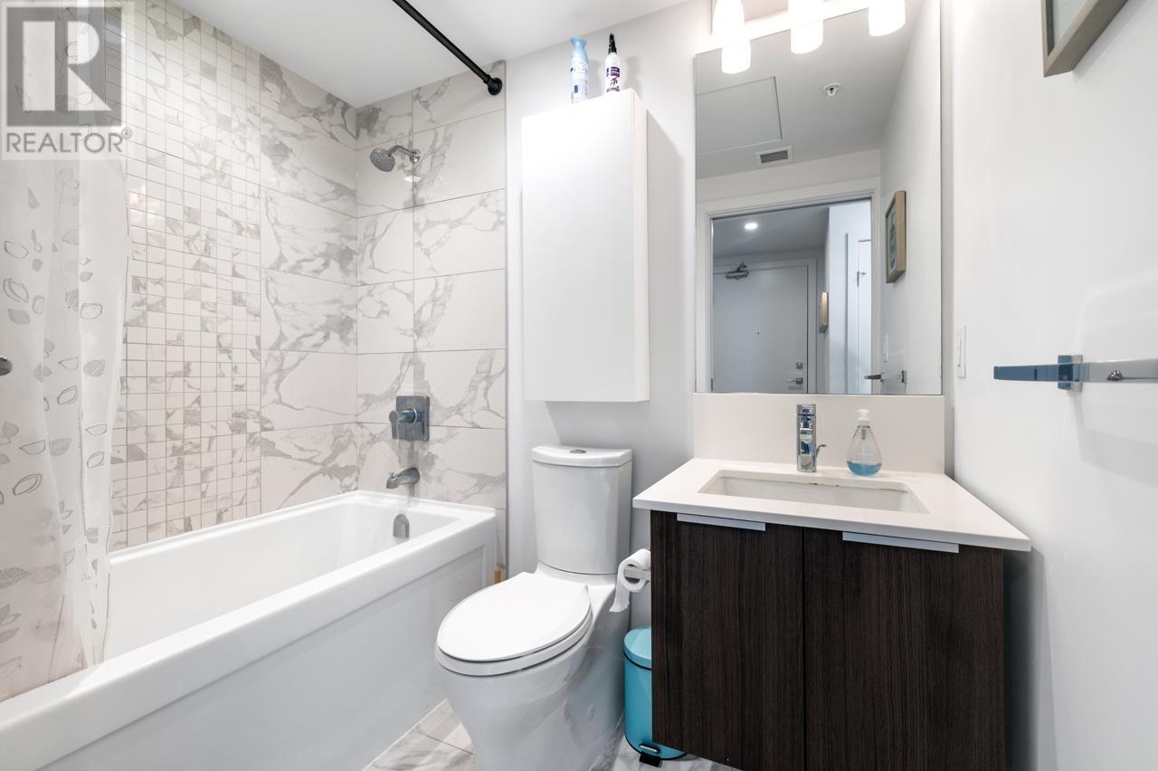 Listing Picture 14 of 18 : 1907 1283 HOWE STREET, Vancouver / 溫哥華 - 魯藝地產 Yvonne Lu Group - MLS Medallion Club Member