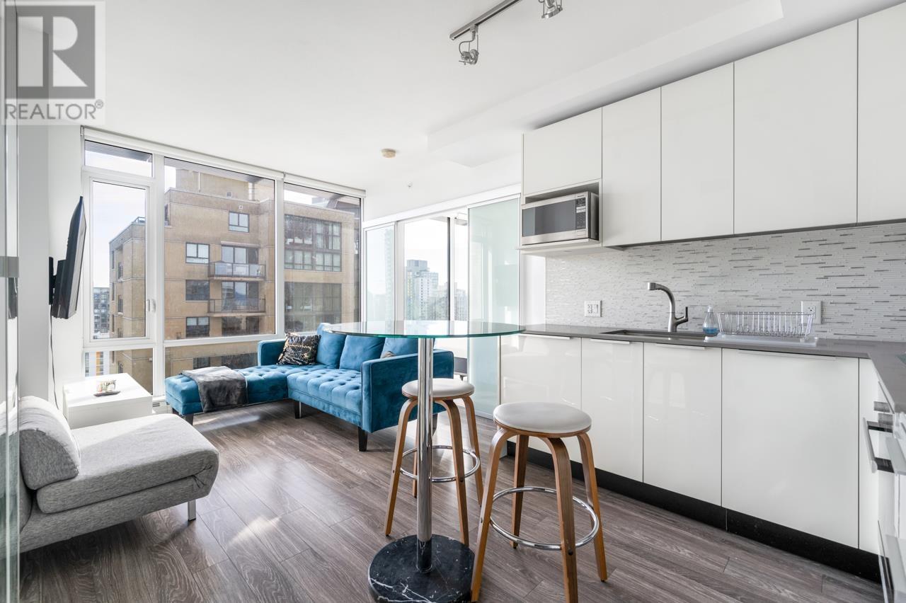 Listing Picture 2 of 18 : 1907 1283 HOWE STREET, Vancouver / 溫哥華 - 魯藝地產 Yvonne Lu Group - MLS Medallion Club Member