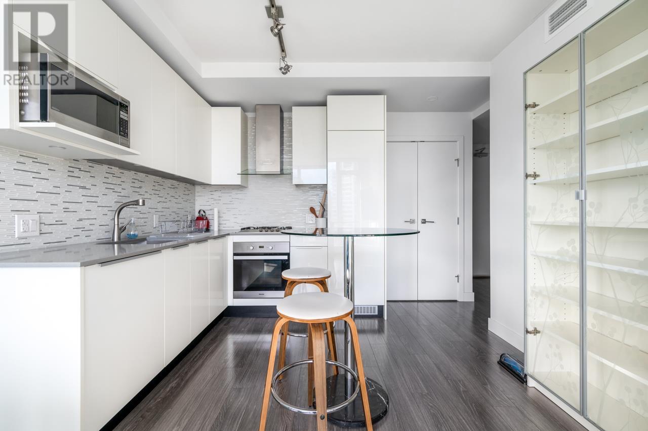 Listing Picture 3 of 18 : 1907 1283 HOWE STREET, Vancouver / 溫哥華 - 魯藝地產 Yvonne Lu Group - MLS Medallion Club Member