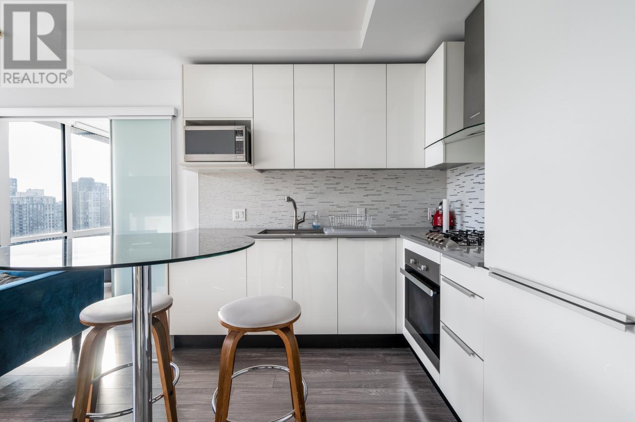 Listing Picture 4 of 18 : 1907 1283 HOWE STREET, Vancouver / 溫哥華 - 魯藝地產 Yvonne Lu Group - MLS Medallion Club Member