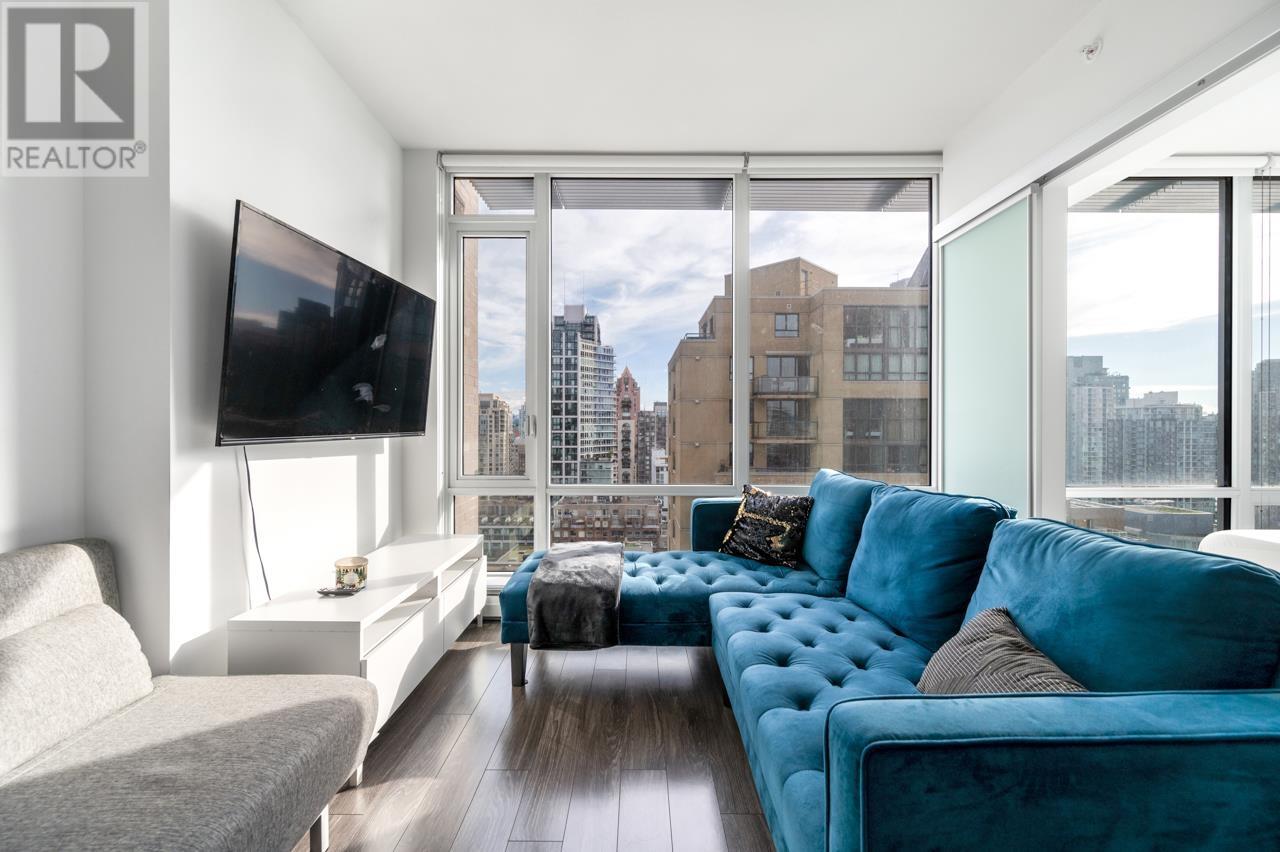 Listing Picture 6 of 18 : 1907 1283 HOWE STREET, Vancouver / 溫哥華 - 魯藝地產 Yvonne Lu Group - MLS Medallion Club Member