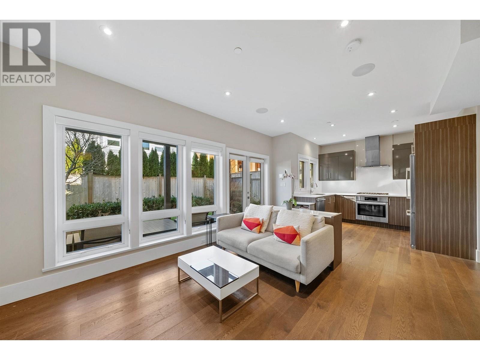 2 330 W 14th Street, North Vancouver, British Columbia  V7M 1P6 - Photo 1 - R2969911