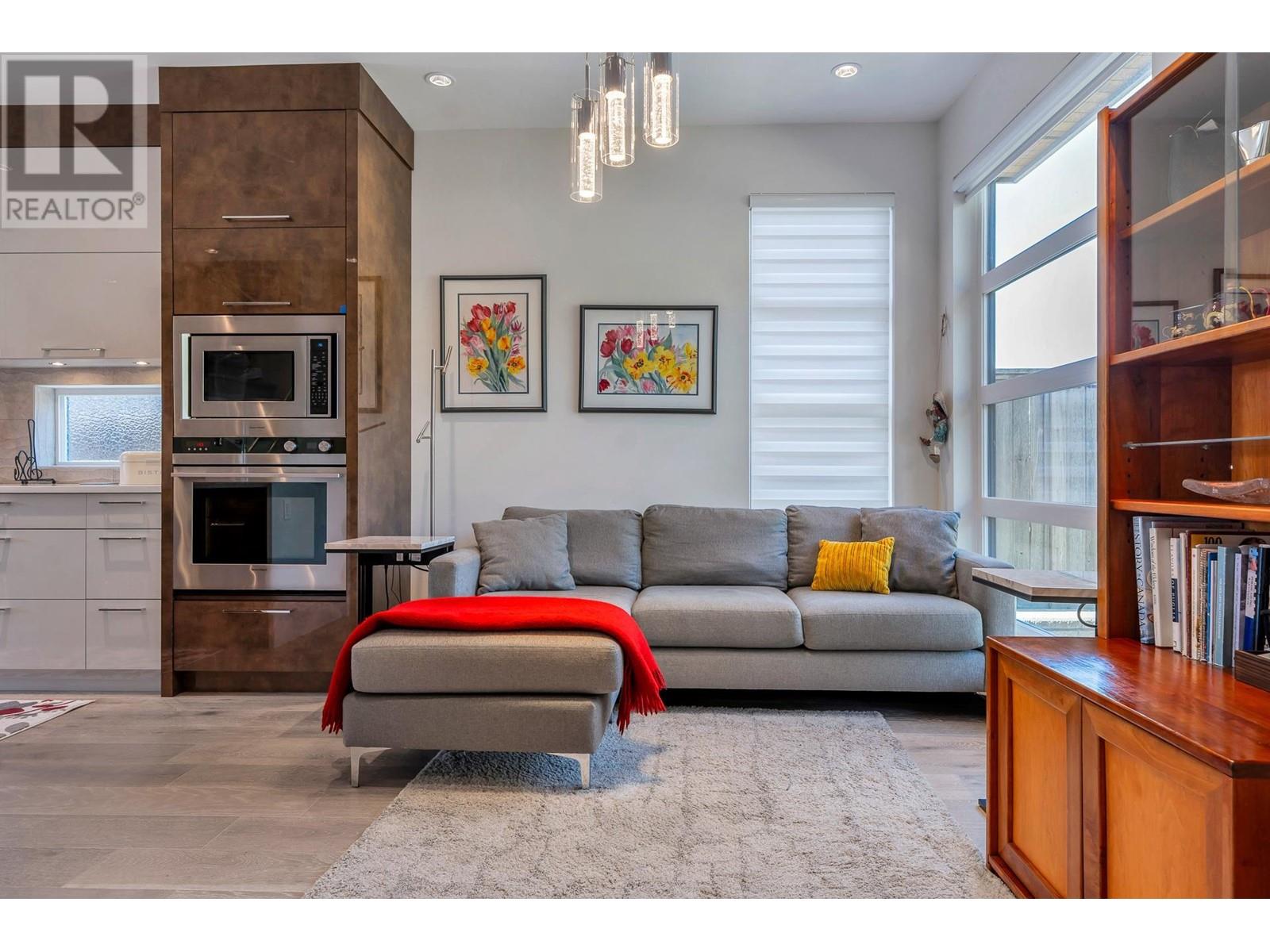 415 W Keith Road, North Vancouver, British Columbia  V7M 1M2 - Photo 4 - R2969930