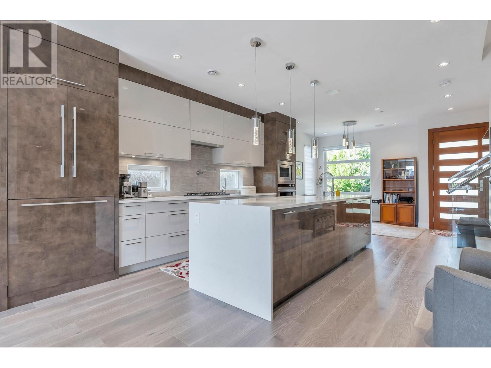 415 W Keith Road, North Vancouver, British Columbia  V7M 1M2 - Photo 8 - R2969930
