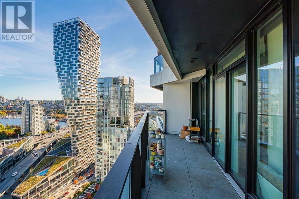 Listing Picture 2 of 18 : 2201 889 PACIFIC STREET, Vancouver / 溫哥華 - 魯藝地產 Yvonne Lu Group - MLS Medallion Club Member