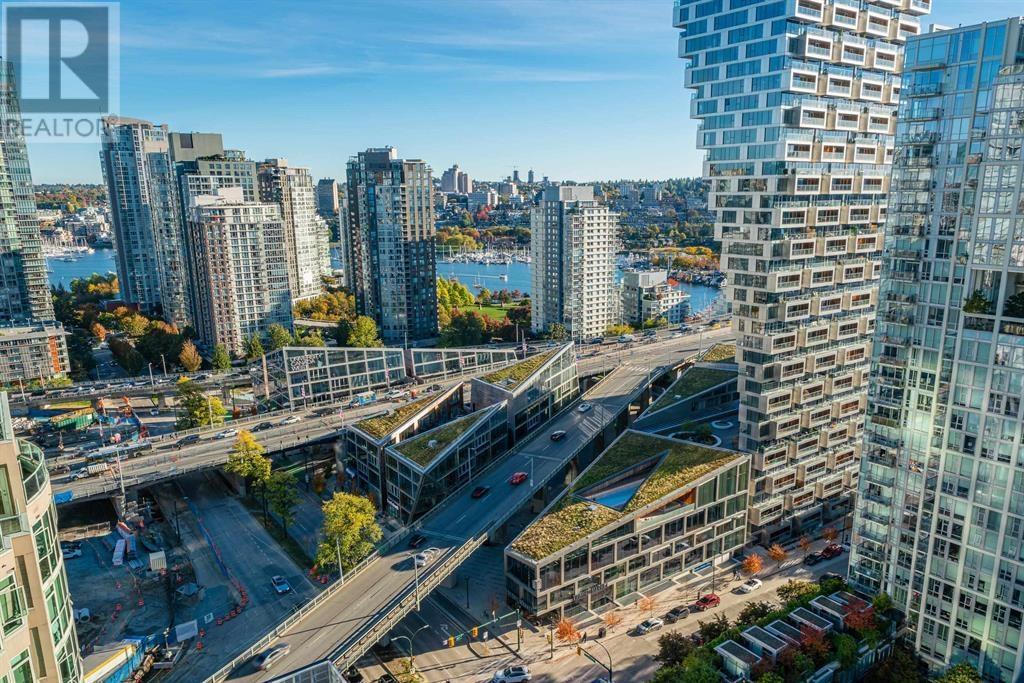 Listing Picture 3 of 18 : 2201 889 PACIFIC STREET, Vancouver / 溫哥華 - 魯藝地產 Yvonne Lu Group - MLS Medallion Club Member