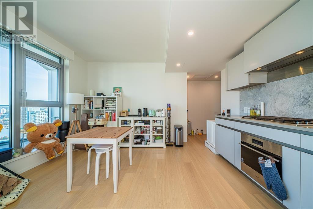 Listing Picture 8 of 18 : 2201 889 PACIFIC STREET, Vancouver / 溫哥華 - 魯藝地產 Yvonne Lu Group - MLS Medallion Club Member