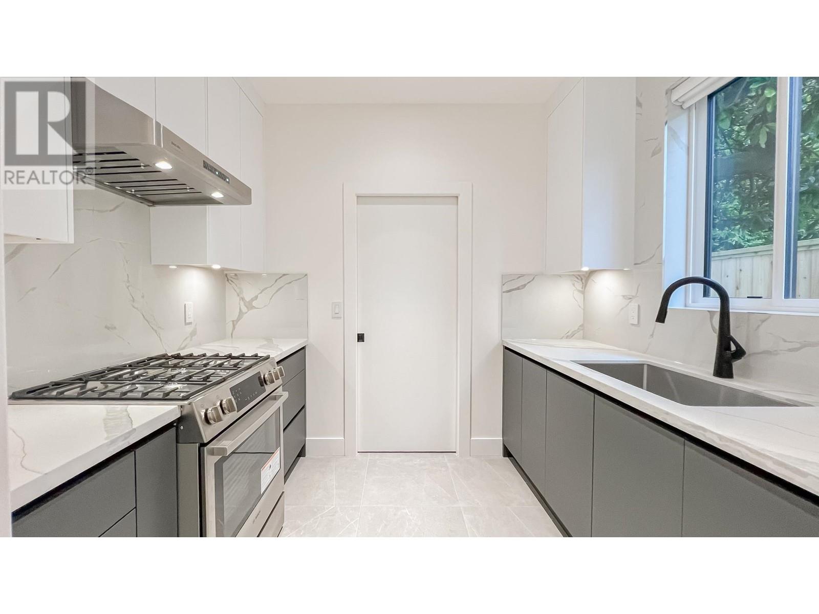 Listing Picture 16 of 40 : 3760 SHUSWAP AVENUE, Richmond / 烈治文 - 魯藝地產 Yvonne Lu Group - MLS Medallion Club Member