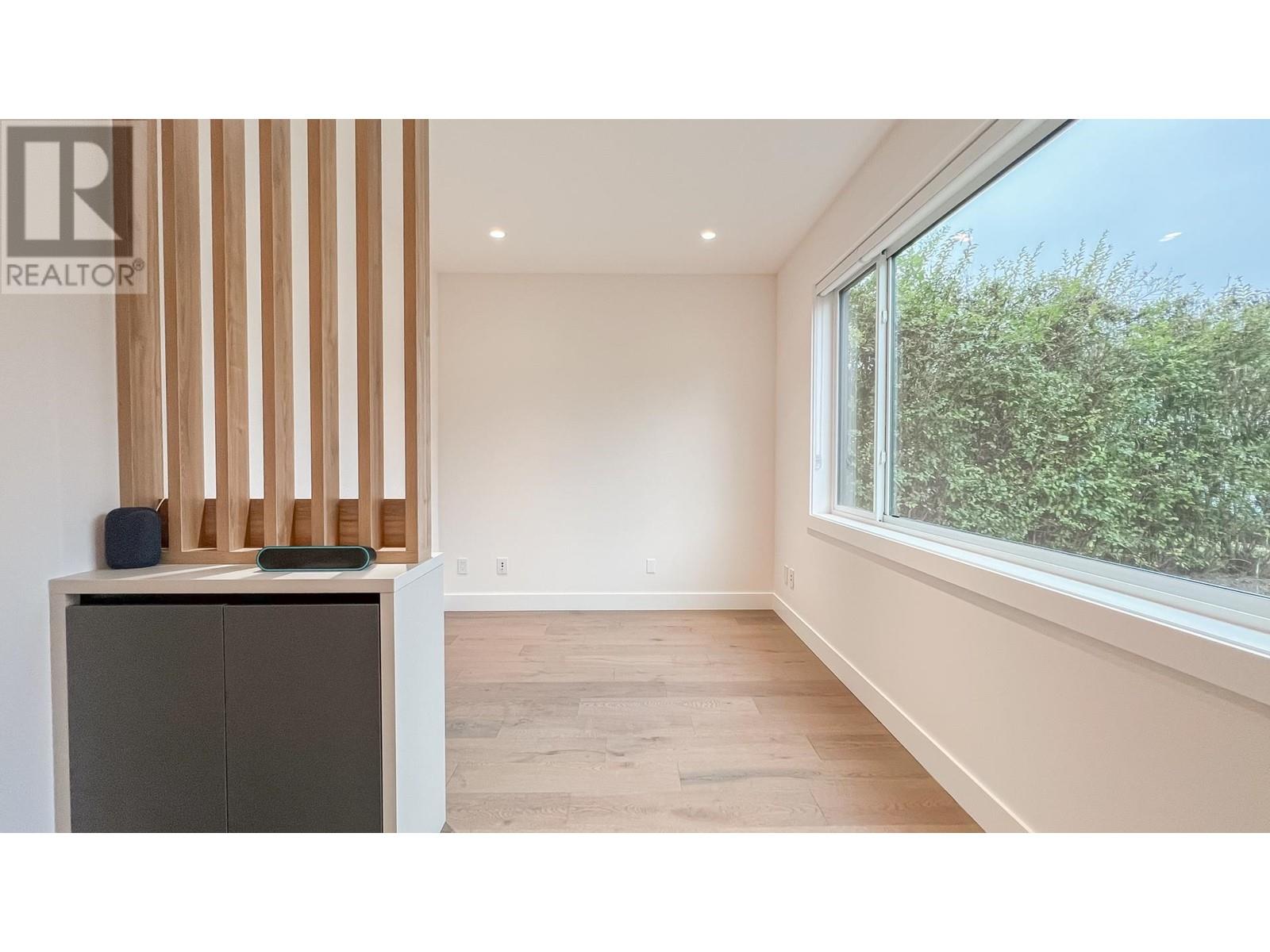 Listing Picture 2 of 40 : 3760 SHUSWAP AVENUE, Richmond / 烈治文 - 魯藝地產 Yvonne Lu Group - MLS Medallion Club Member