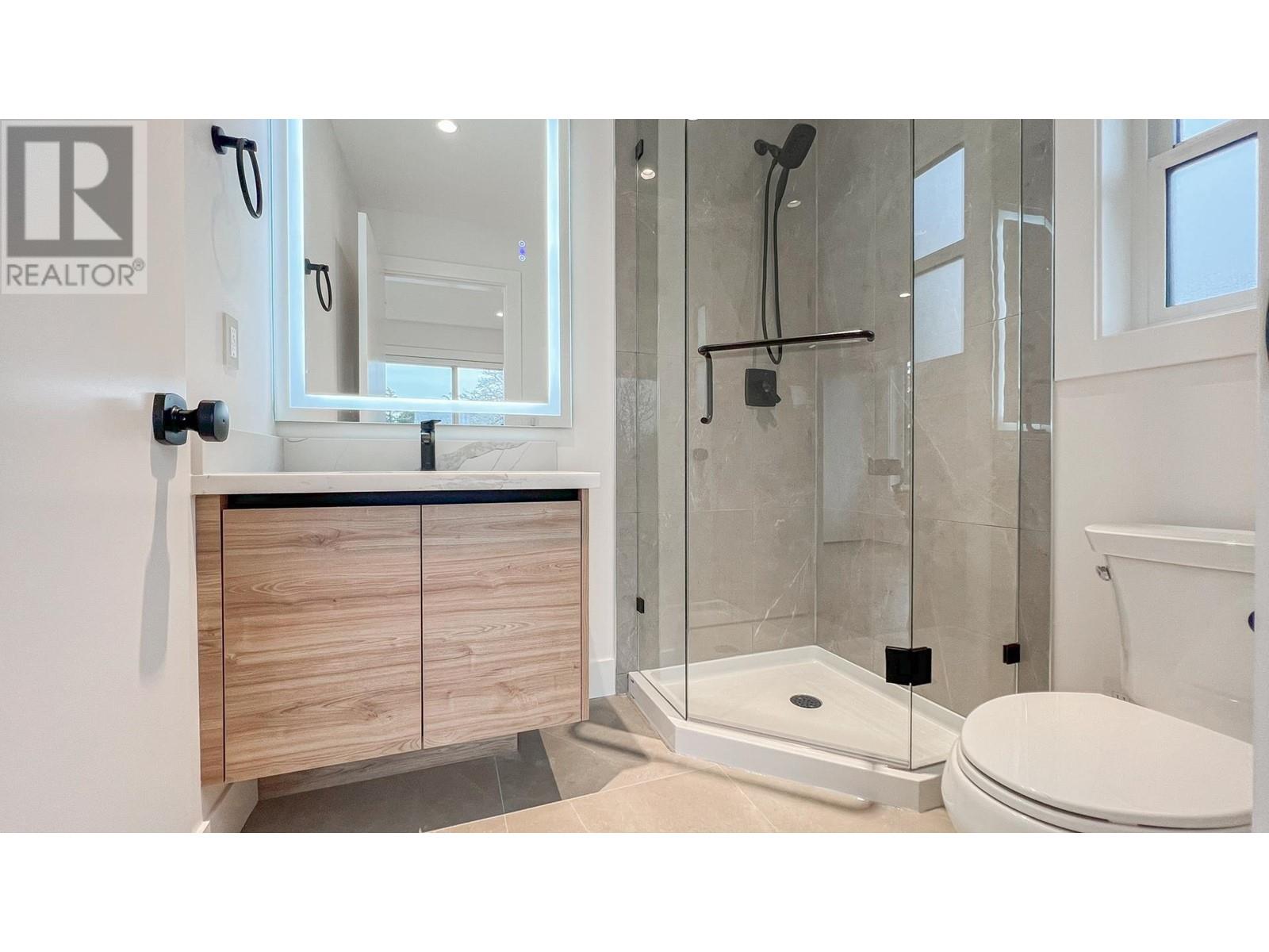 Listing Picture 32 of 40 : 3760 SHUSWAP AVENUE, Richmond / 烈治文 - 魯藝地產 Yvonne Lu Group - MLS Medallion Club Member