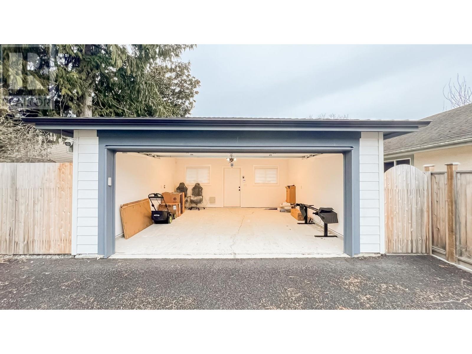 Listing Picture 38 of 40 : 3760 SHUSWAP AVENUE, Richmond / 烈治文 - 魯藝地產 Yvonne Lu Group - MLS Medallion Club Member