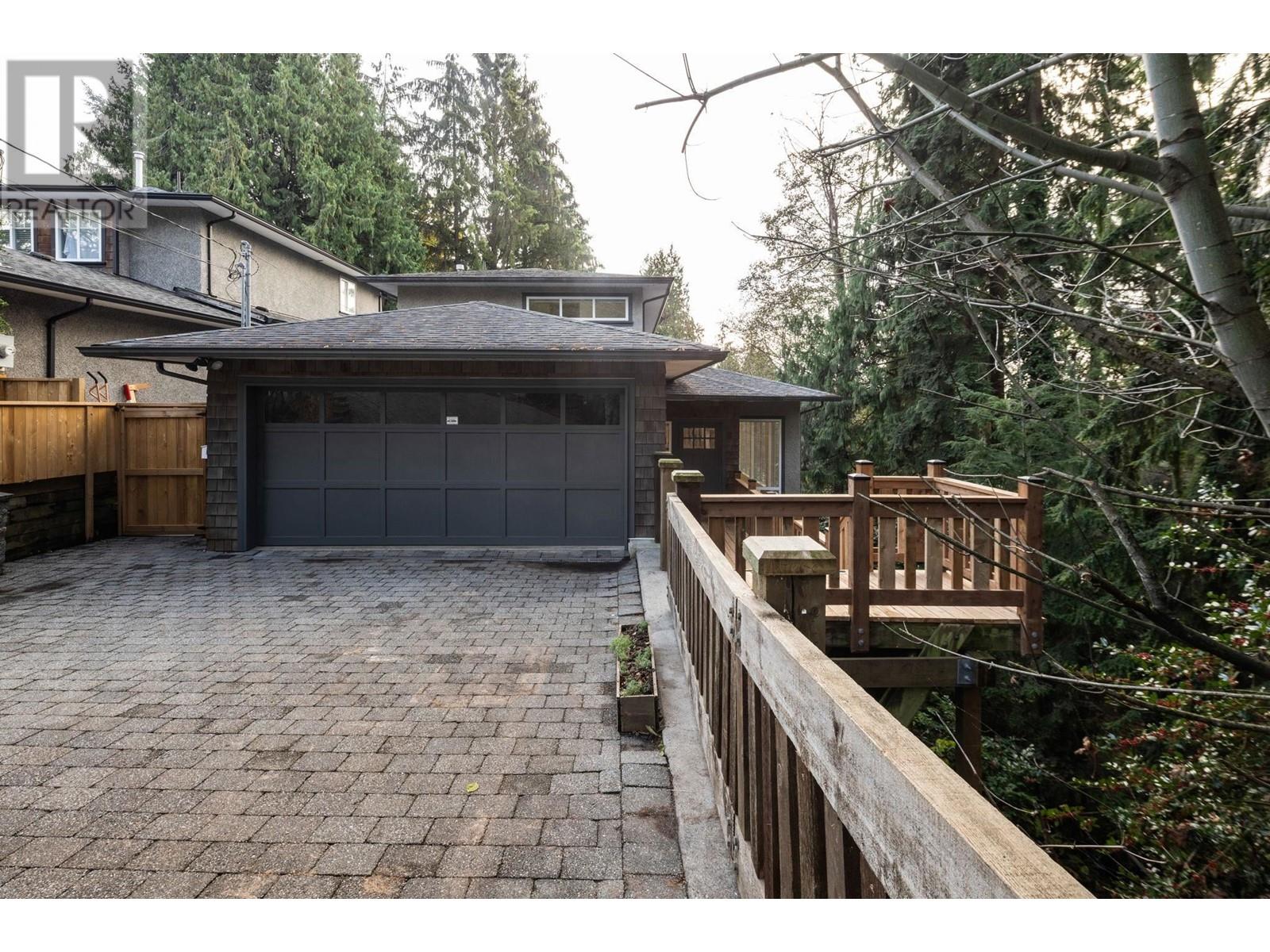 625 W 22nd Street, North Vancouver, British Columbia  V7M 2A8 - Photo 1 - R2969913