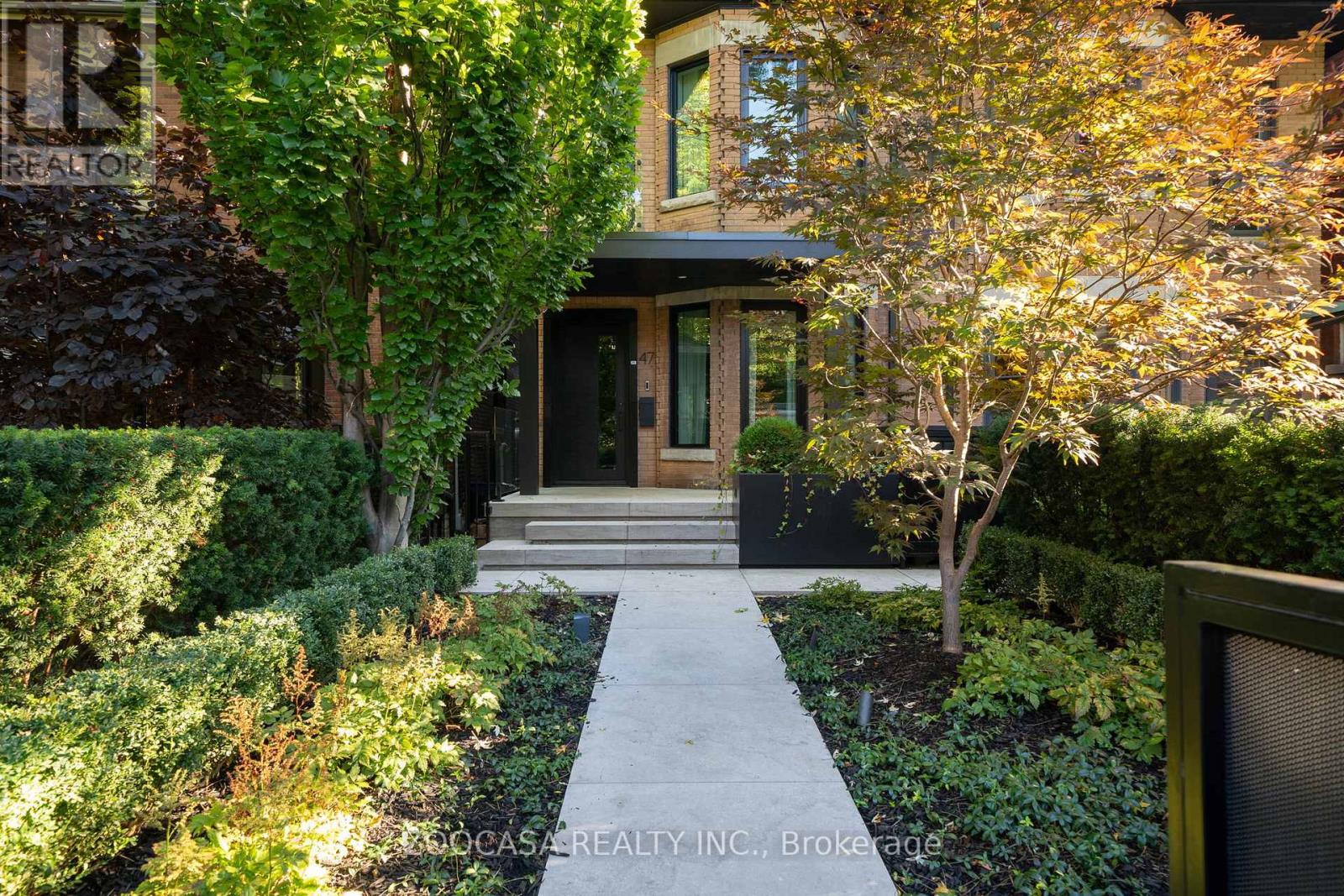 Property at 47 ROXBOROUGH STREET W image 2