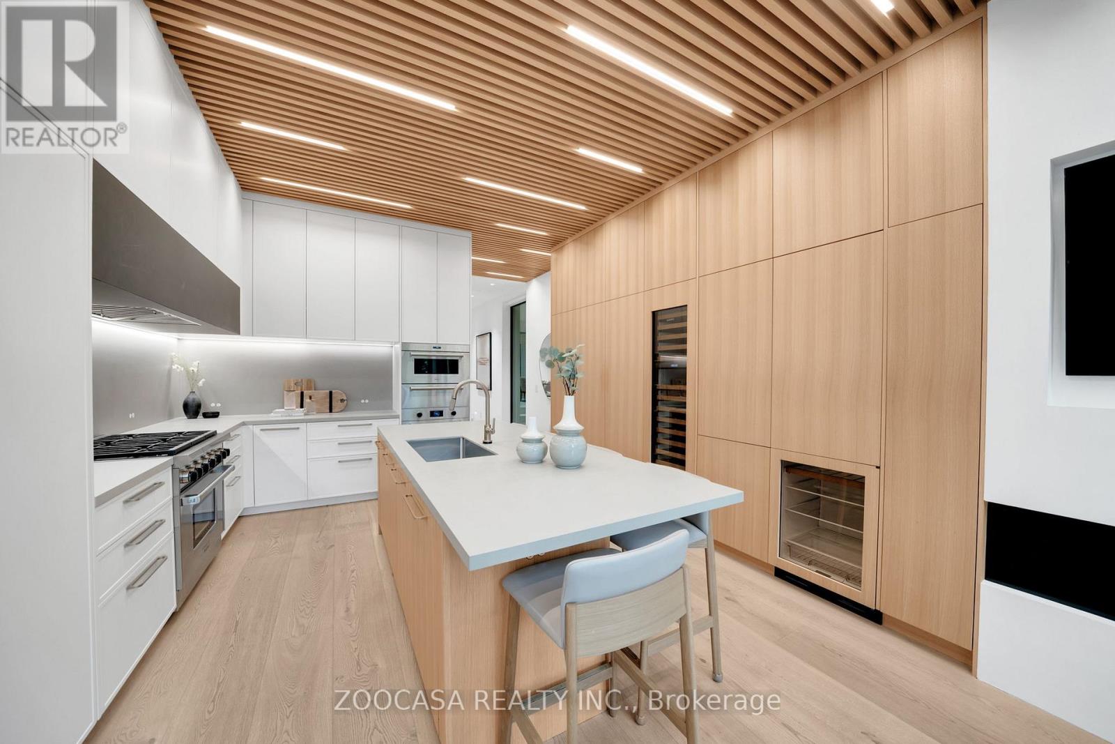 Property at 47 ROXBOROUGH STREET W image 4