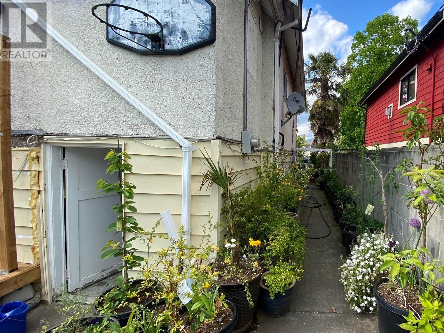 2070 E 26th Avenue, Vancouver, British Columbia  V5N 2W4 - Photo 11 - R2969806