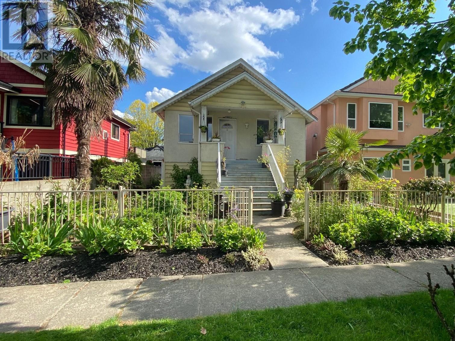 2070 E 26TH AVENUE, vancouver, British Columbia