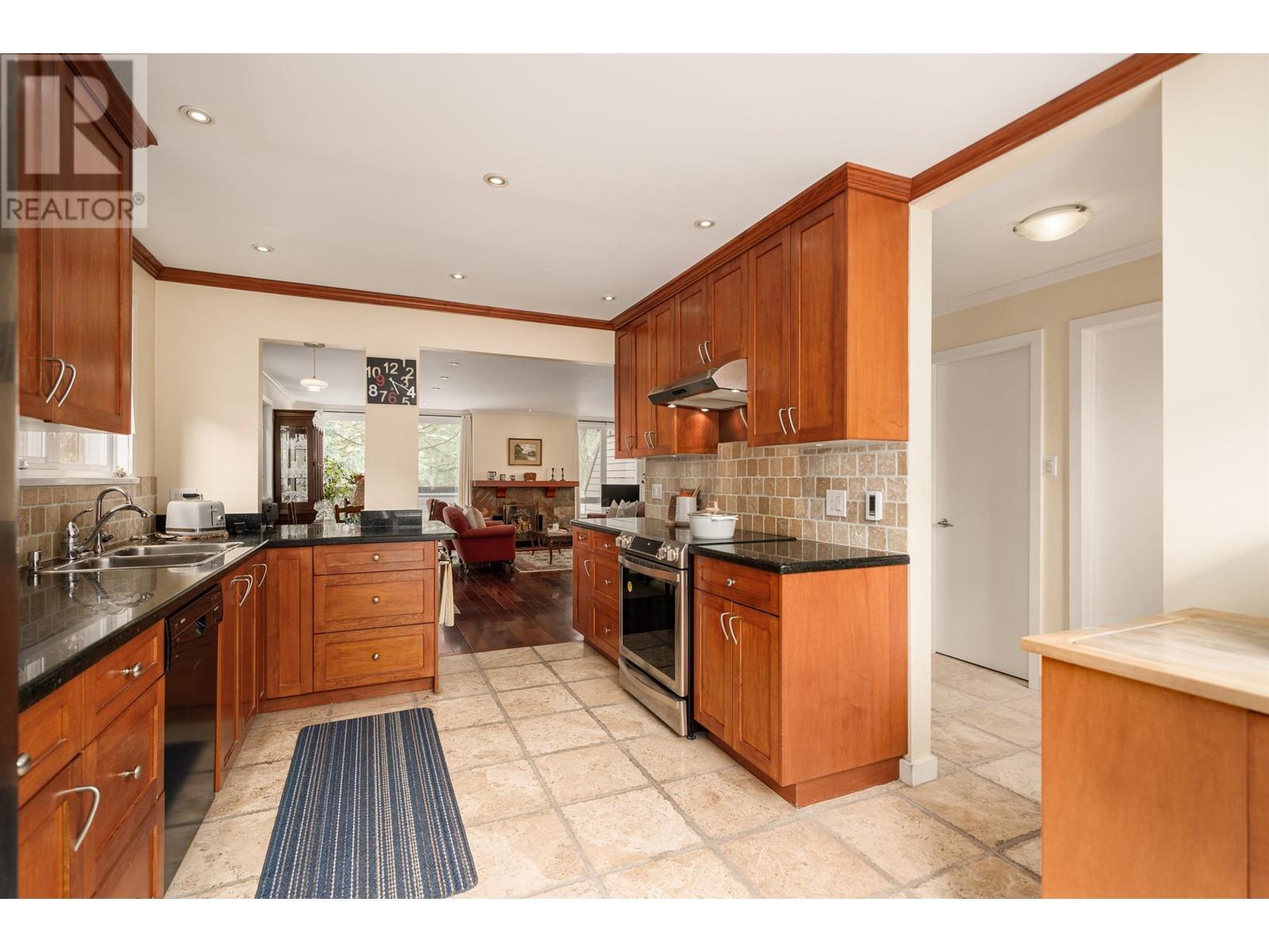 Listing Picture 10 of 38 : 3973 PARKWAY DRIVE, Vancouver / 溫哥華 - 魯藝地產 Yvonne Lu Group - MLS Medallion Club Member