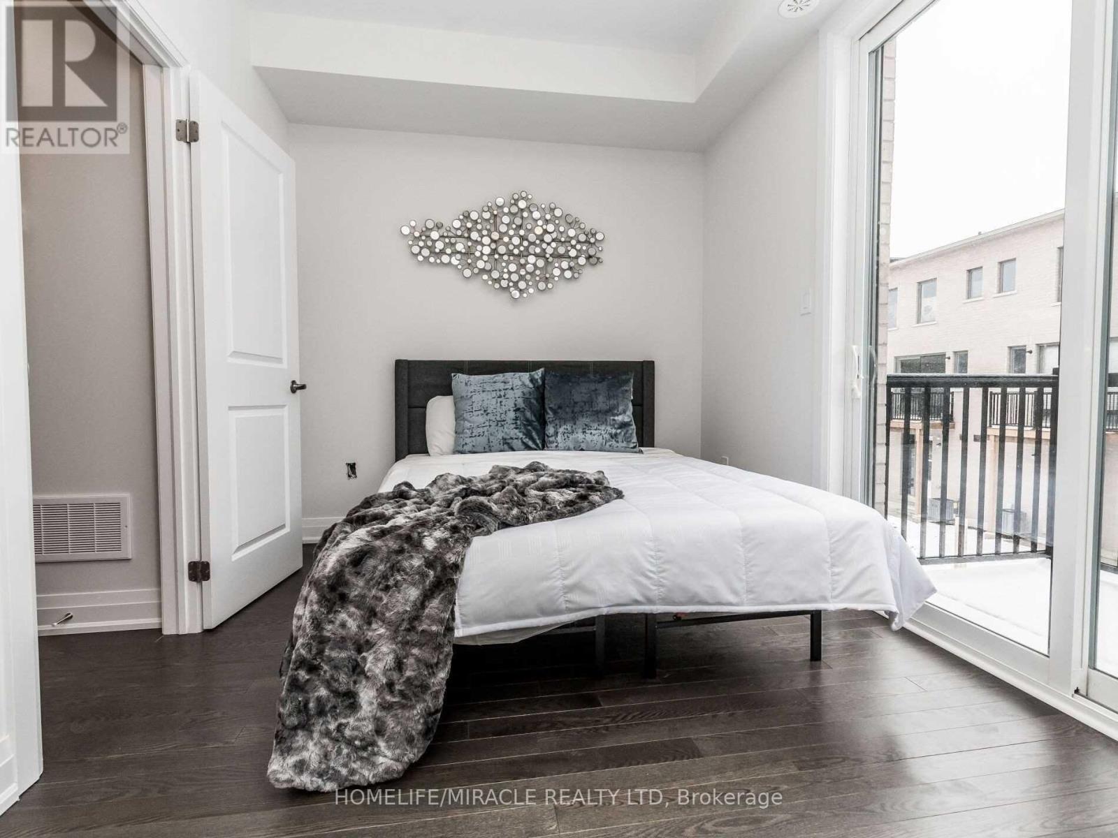 17 Blackstone Street, Toronto (Brookhaven-Amesbury), Ontario  M6L 0A5 - Photo 10 - W11949643